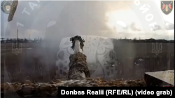 Українські танкісти ведуть вогонь по позиціям армії РФ в районі Іванівки, Дніпропетровська область