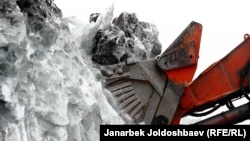 Кумтөр кениндеги мөңгүнү башка жерге жылдыруу.