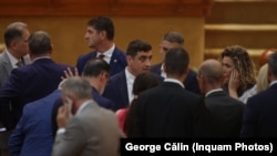 George Simion conduce partidul care se bucură de cel mai mare procent de încredere în rândul cetățenilor, la aproape opt luni de la alegerile parlamentare și două luni de la alegerile prezidențiale. AUR a ajuns la un procent istoric în estimări. 