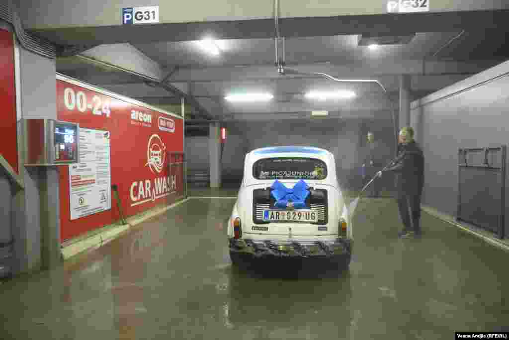 Do novembra 1985, kada je iz "Zastave" izašao poslednji Fića, ukupno je proizvedeno 923.487 primeraka ovog automobila koji je u Socijalističkoj Federativnoj Republici Jugoslaviji (SFRJ) proglašen za nacionalnu klasu.