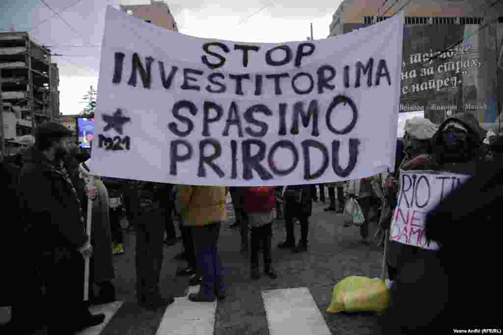 Zbog nezadovoljstva projektom kompanije Rio Tinto u Srbiji su tokom protekla tri vikenda organizovane blokade saobraćajnica.