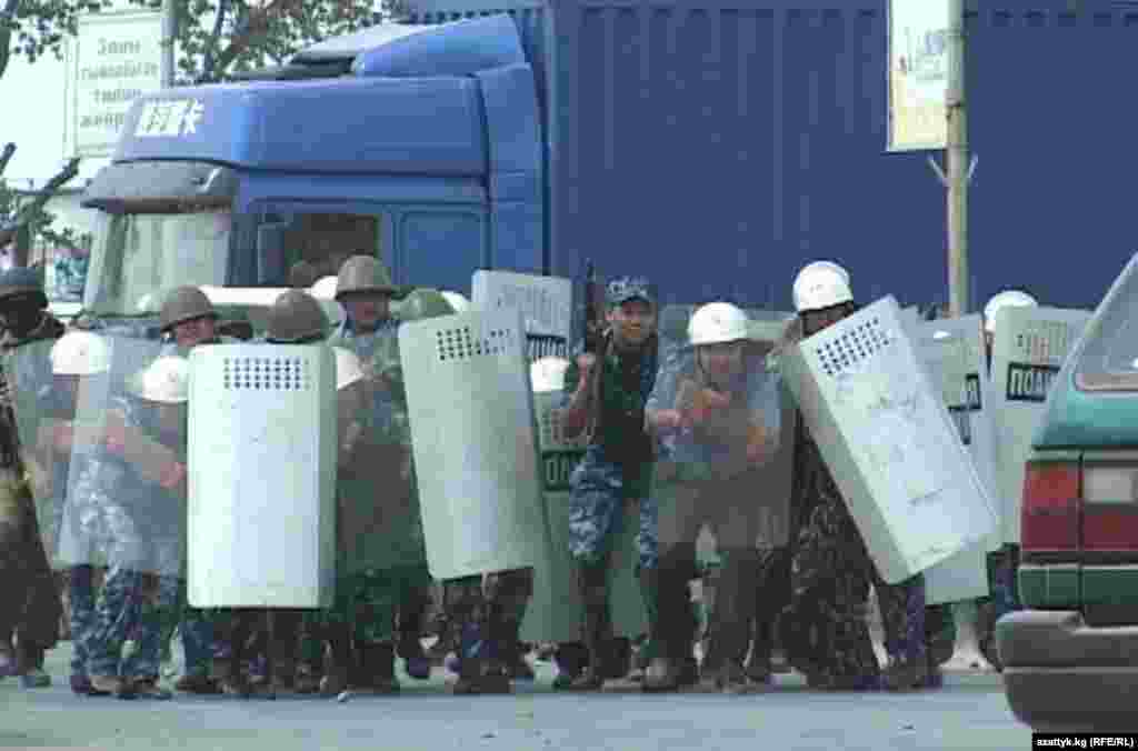 22 июня 2012 года в&nbsp;Баткене вспыхнули массовые беспорядки после задержания таджикскими пограничниками трех граждан КР, обвиненных в контрабанде. 