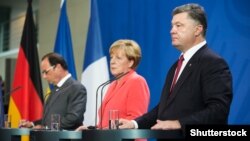 Франсуа Олланд, Анґела Меркель і Петро Порошенко, архівне фото (©Shutterstock) 