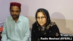 سېمرن له خپل مېړه شکیل سره.