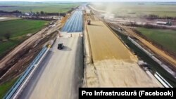 Lotul 1 din secțiunea de sud a inelului de autostradă al Bucureștiului, între Joița și Bragadiru (DN 6), ar fi trebuit finalizată de aproape trei ani. Noul termen: până la mijlocul lui 2025.