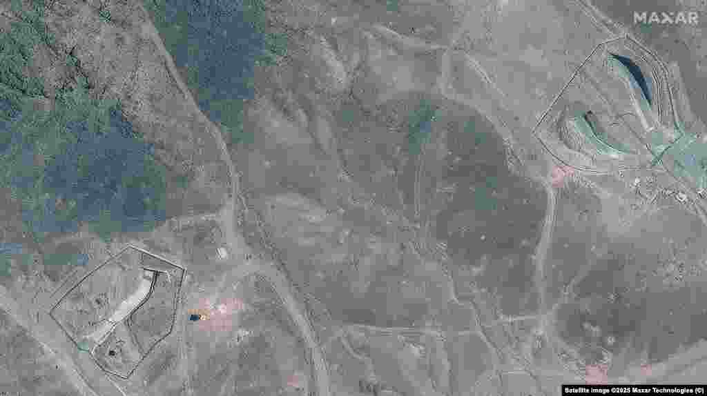 ფორდოს კომპლექსის გვირაბის შესასვლელები, გადაღებული აშშ-ის დარტყმებამდე და შემდეგ.