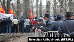 Бишкекте өткөн митингдердин бири. 2017-жыл.