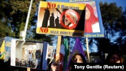 Protesta të mbajtura kundër presidentit iranian, jashtë ambasadës iraniane në Romë, Itali

