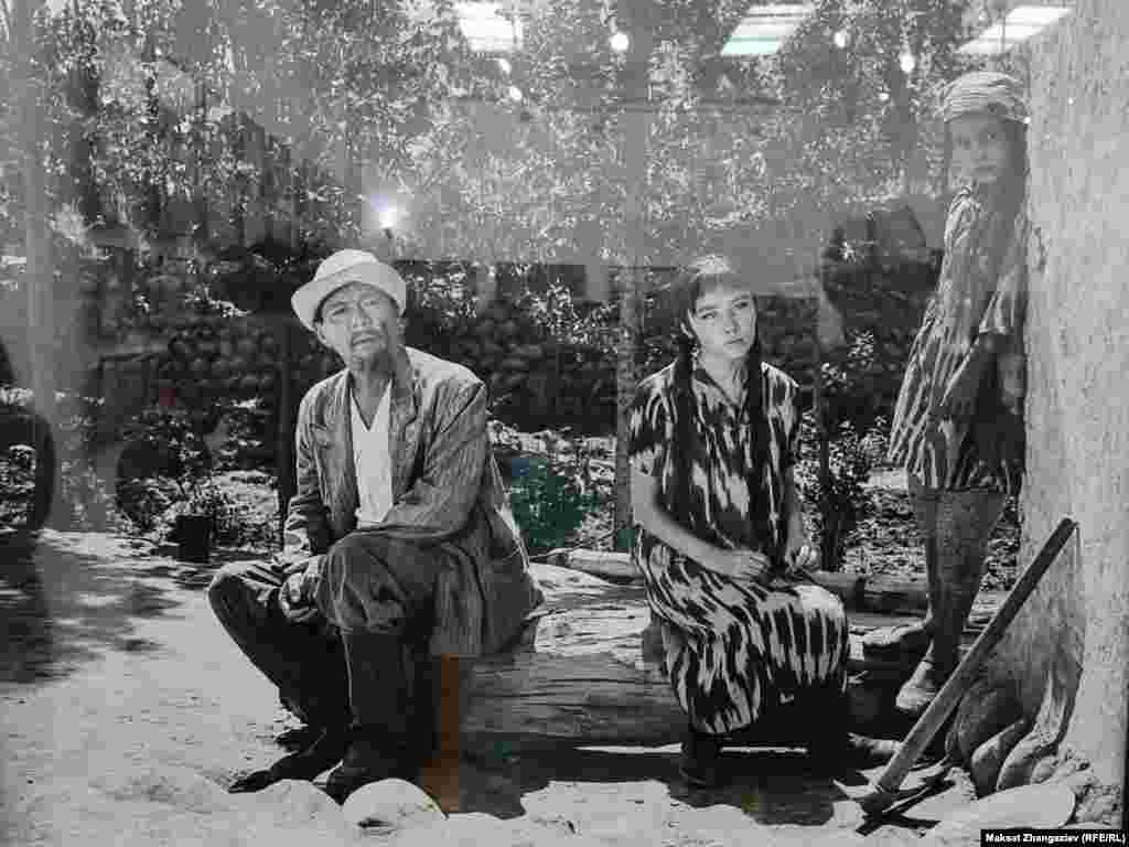 Кинорежиссер Артыкпай Сүйүндүков Юсупжанованын кыска бирок маңыздуу чыгармачыл өмүрү тууралуу эскерип, ал өмүр шериги, Эл жазуучусу Кубатбек Жусубалиев менен өнөрдөгү кош жылдыз эле дейт: &ldquo;Клара Юсупжанова кыргыз кыздарынын ичинен киного актриса болуп келген алгачкы таланттардын бири. Болгондо дагы Камбаралы Бобуловдун "Түштүк кызы" повестинин негизинде тартылган ("Самая послушная"), &ldquo;Зной&rdquo; баштаган белгилүү фильмдерде жакшы ролдорду аткарып, талантын, чеберчилигин мыкты көрсөтө алды. Ал бир жагынан белгилүү киноактриса болсо бир жагынан белгилүү кинорежиссер да болду. Анан музыкадагы кош жылдыз деп коёбуз го, кинодогу кош жылдыздар Клара Юсупжанова менен Кубатбек Жусубалиев болду. Жолдошу экөө өзүнчө стилде, өзүнчө бир агымда даректүү фильмдерди тартышты. Бул фильмдер кыргыз киносунда из калтыра алды. Өз учурунда бул эмгектер Советтер Союзунун аймагында көрсөтүлүп белгилүү болду&rdquo;. &nbsp;