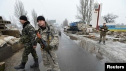 Ukrainanyň ýaragly güýçleriniň esgerleri, Kostýantyniwka, 22-nji ýanwar, 2015