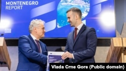 Šef Delegacije Evropske unije u Crnoj Gori Johan Satler i premijer Crne Gore Milojko Spajić na predstavljanju Izvještaja o napretku Crne Gore, 4. novembar 2025. 