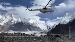 Жеңиш чокусунда калган альпинисттерди издөө-куткаруу токтоду