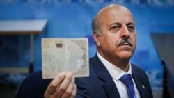 به هنگام ثبت‌نام در انتخابات ریاست جمهوری سال ۹۶