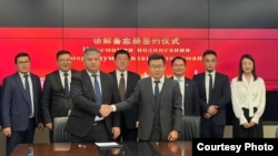 "Асман" шаарын куруу боюнча меморандумга кол коюу.