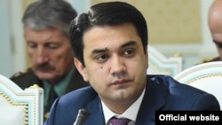 Рустам Эмомали