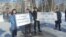 Участники митинга в Барнауле