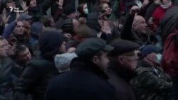 Грузинский спецназ разблокировал парламент, применив водометы