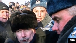 Так задерживали Эдуарда Лимонова 31 января 2009 года