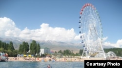 Самое популярное место отдыха на северном берегу озера, находится в селе Бостери.