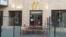 Un McDonald's din centrul Chișinăului închis din cauza pandemiei