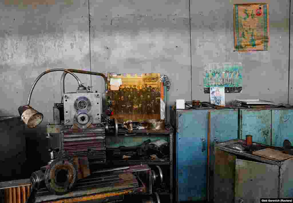 Фабриката повторно го привлекува вниманието на украинските власти, бидејќи бројот на пациенти со КОВИД-19 во Украина и на други места продолжува да расте. Коронавирусот обично ги напаѓа белите дробови на пациентите, поради што некои не можат да дишат без вентилатор. &nbsp;