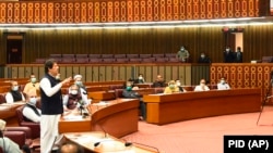 د پاکستان وزیر اعظم پارلېمان ته د وینا پر مهال: ۲۰۲۰، ۲۵م جون