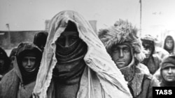 O coloană de prizonieri nemți după bătălia de la Stalingrad – 2 februarie 1943.