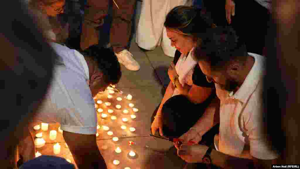 Ata kanë vënë në dyshim nëse policët e përfshirë kanë pasur trajnim të mjaftueshëm, pasi trajnimi i tyre në Kosovë është zvogëluar nga gjashtë në tre muaj.Ekspertët vlerësojnë se kjo periudhë e shkurtër trajnimi nuk është e mjaftueshme për të përballuar situata komplekse në terren.