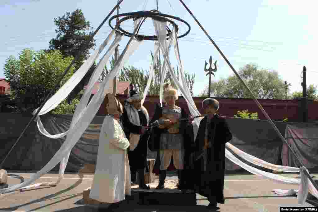 Аталган фестиваль Тарых жана маданият жылынын жана II Дүйнөлүк Көчмөндөр оюндарынын алкагында өткөрүлүүдө.