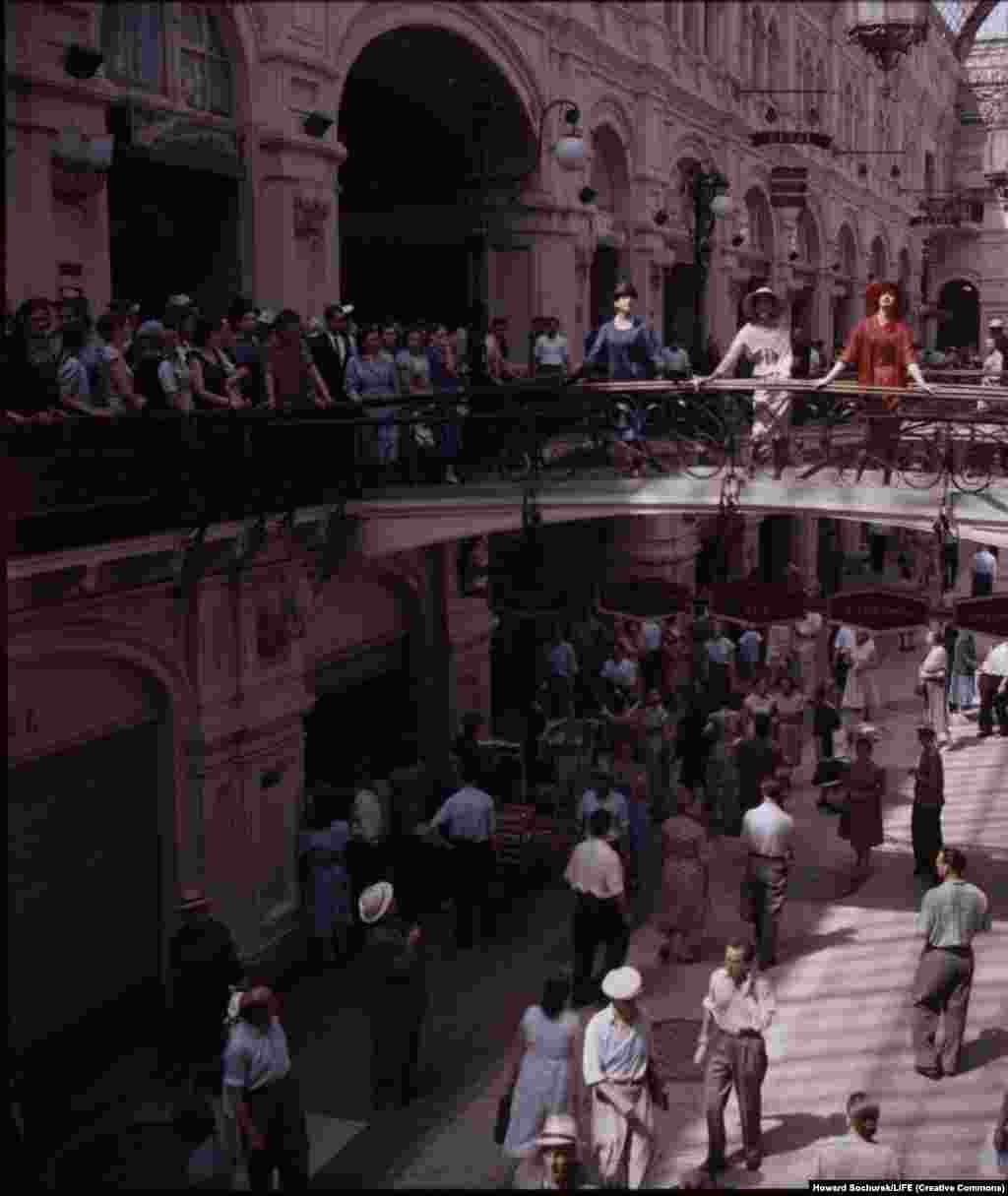 У радянських модельєрів французька мода, особливо Діор, викликала чимале зацікавлення