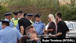 Полиција за време на прославата