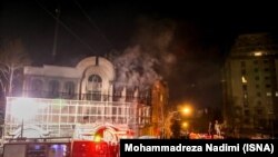 تجمع اعتراضی و حمله نیروهای خودسر به سفارت عربستان