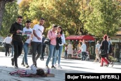 Fëmija i Nexhmijes duke kërkuar lëmoshë në kryeqytet