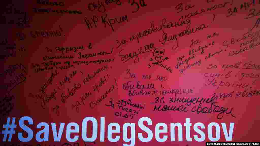 20-й день голодування. На Майдані Незалежності в Києві пройшла акція &laquo;Врятуємо Олега Сенцова&raquo; (#SaveOlegSentsov). Участь в ній взяли кілька сотень людей