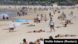 Пляж Бондзі-біч, архіўнае фота. Сёньня ў Сыднэі было да +34 °C