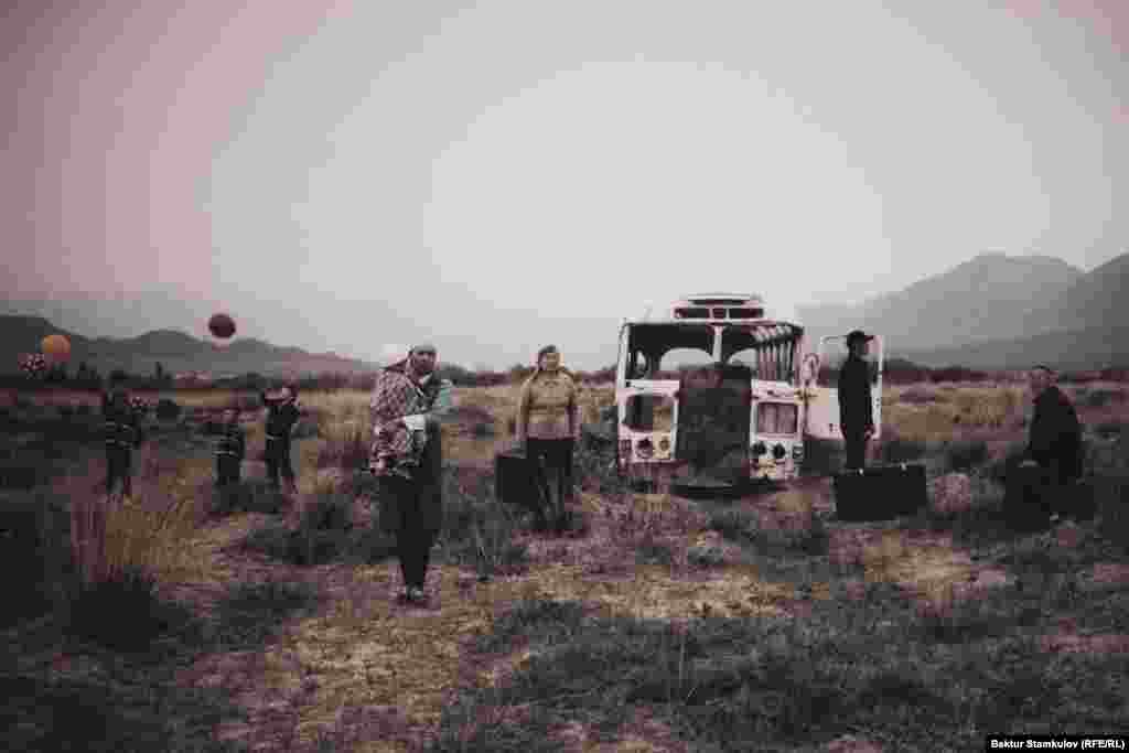 Болот Исабековдун "Кажы-Сай" тасмасынан тартылган "Палимпсест" сериясындагы &ldquo;Шахта №5&rdquo; эмгеги.