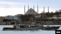 უკრაინის სამხედრო ხომალდი ბოსფორის სრუტეში, სტამბოლი.