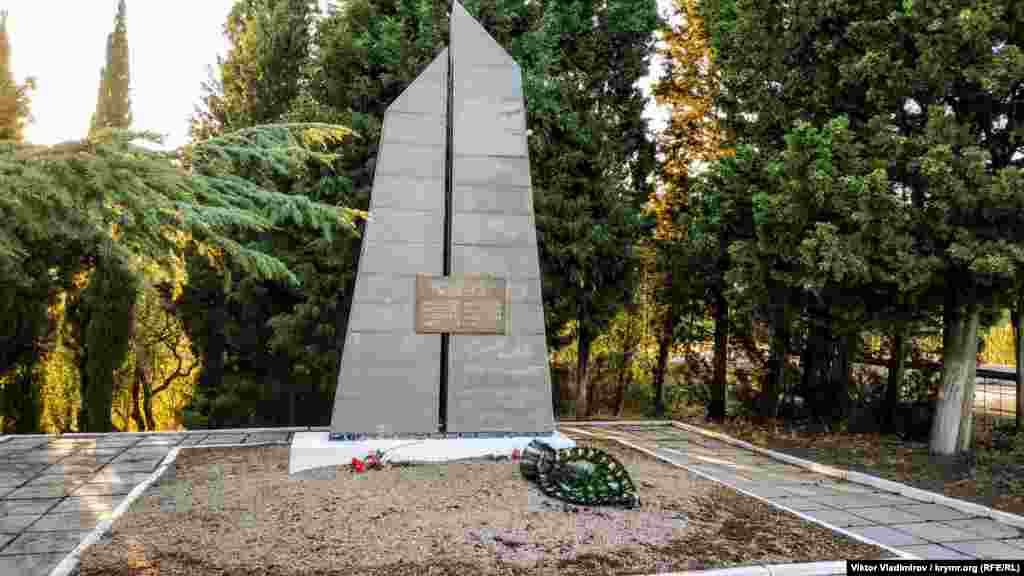 Soldat ve partizanlarnıñ toplu mezarı