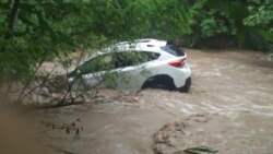 Aqmescit rayonınıñ Anğara köyünde suv alıp ketken maşina