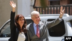 Избранный президент Чили Хосе Антонио Каст и его жена Мария Пиа Адриасола на следующий день после второго тура президентских выборов. Сантьяго, 15 декабря 2025 года