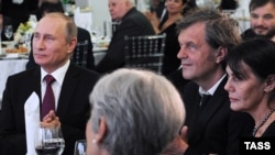 Emir Kusturica u društvu Vladimira Putina, Moskva, decembar 2015.