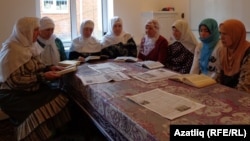 Мәчеттә дәрес бара