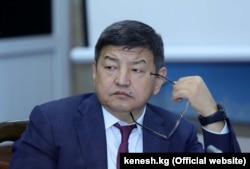 Акылбек Жапаров.