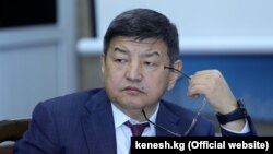 Акылбек Жапаров.