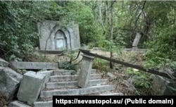 Бывший фонтан в Ливадийском парке. Южный берег Крыма, май 2025 года