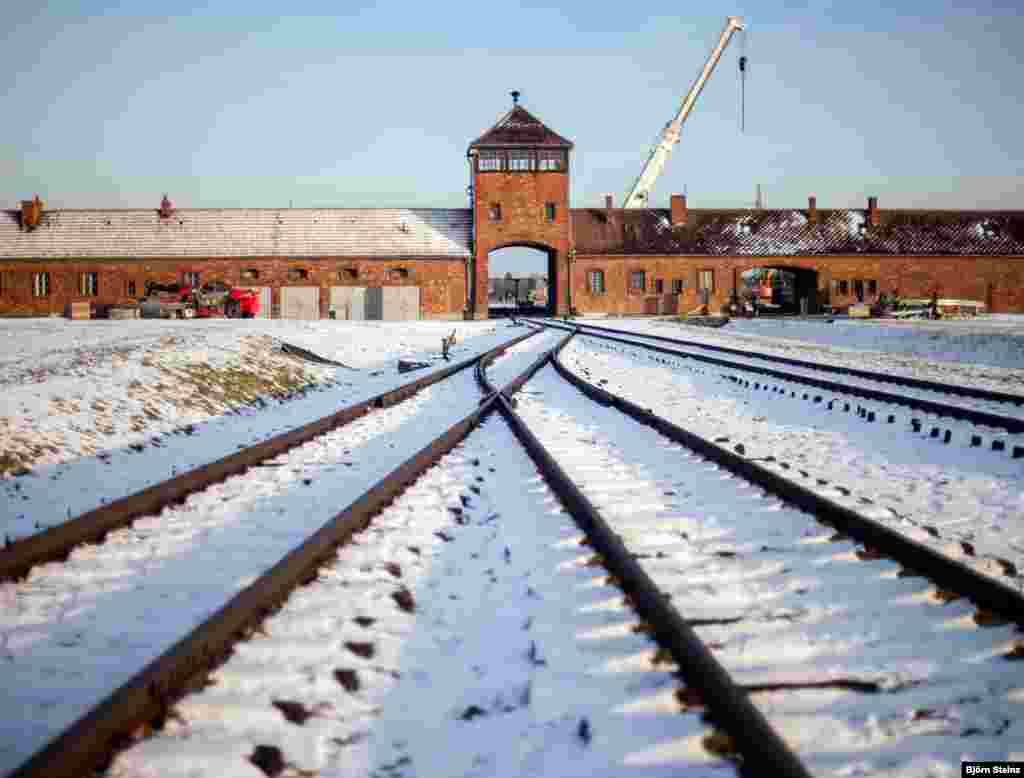 DO NOT TAKE  -- restrictions -- slider project only -- 2E GUERRE MONDIALE-AUSCHWITZ