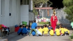 Diňle: Paýtagtyň çaglar bagynda körpelere zaýalanan azyk berilýär