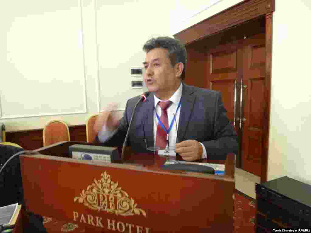 Сыдык Смадияров (ОшМУ)&nbsp;&nbsp;"Сталиндик репрессиянын күнөөсүз курмандыктары элдин эсинде" аттуу эл аралык илимий жыйында. 08.11.2017.