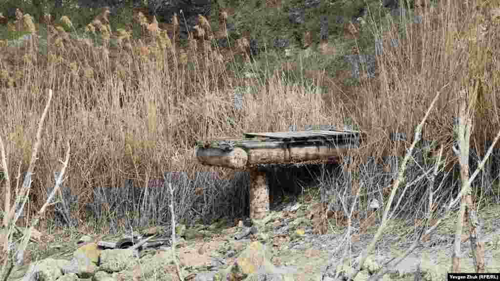 Balıqçılıq köpürleri endi suvnıñ kenarından pek uzaq