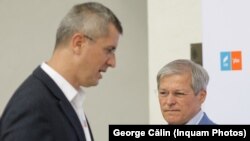 Dan Barna, alături de Dacian Cioloș. Barna este primul pe lista USR, PMP și Forța Dreptei pentru alegerile europarlamentare din 2024.